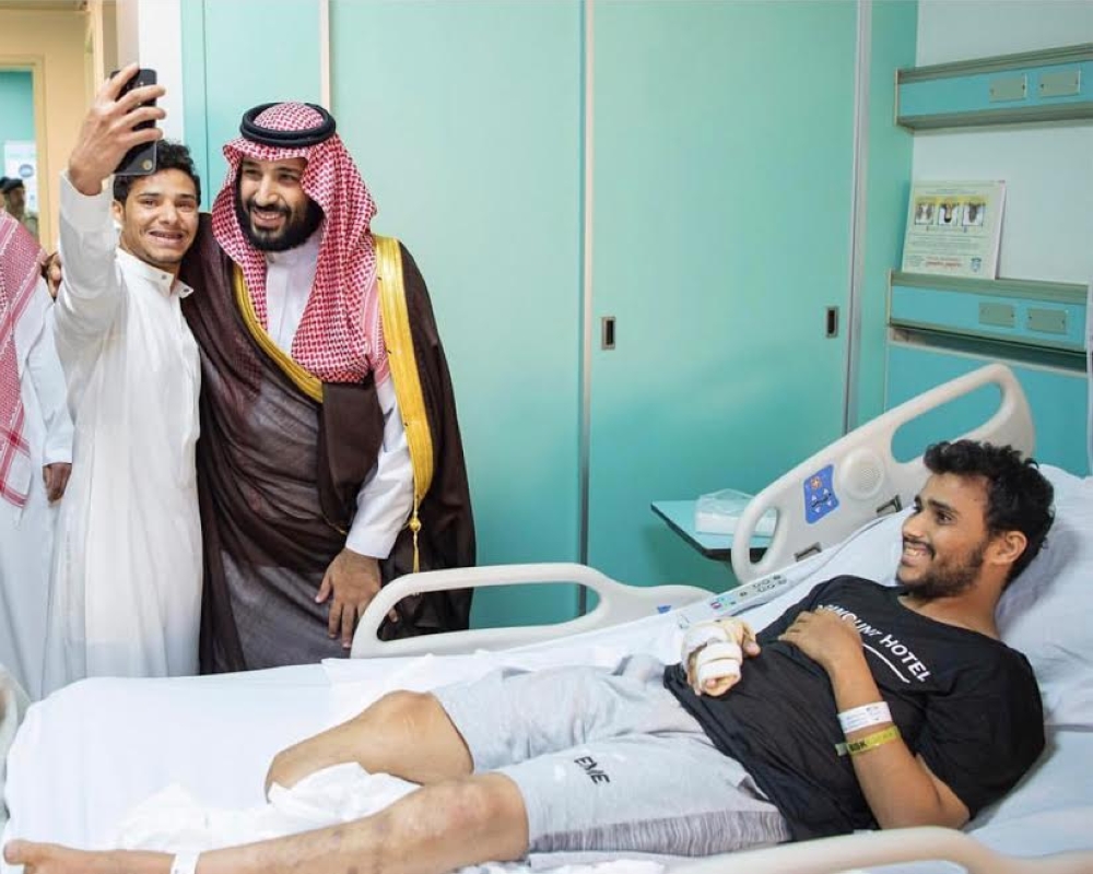 سمو ولي العهد يطمئن على حالة المصابين من الحد الجنوبي الذين يتلقون العلاج في مدينة الأمير سلطان الطبية العسكرية في الرياض المدينة