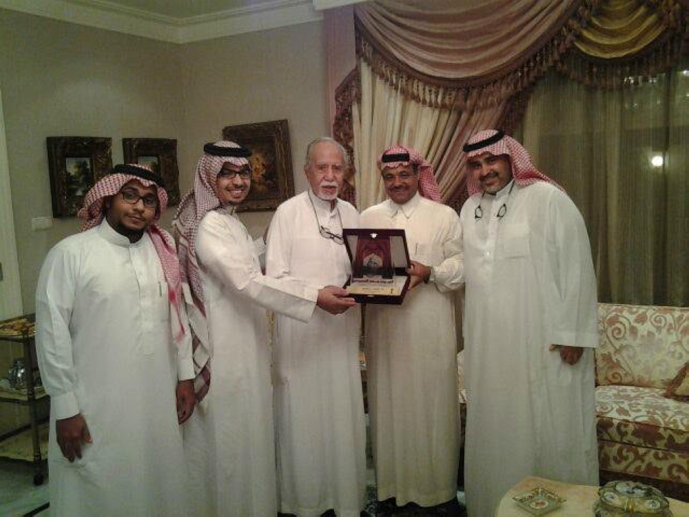 عبدالله عسيري وعبدالله اليامي وياسر مدخلي وزياد السلمي يكرمون خوقير