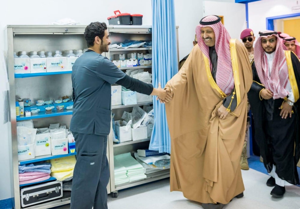 أمير الباحة يدشن توسعة وتطوير قسم الطوارئ بمستشفى العقيق العام المدينة