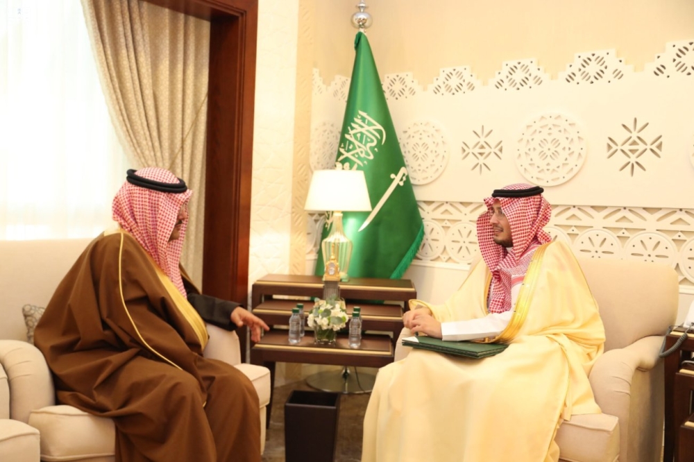 الأمير أحمد بن فهد يستقبل محافظ حفر الباطن المدينة