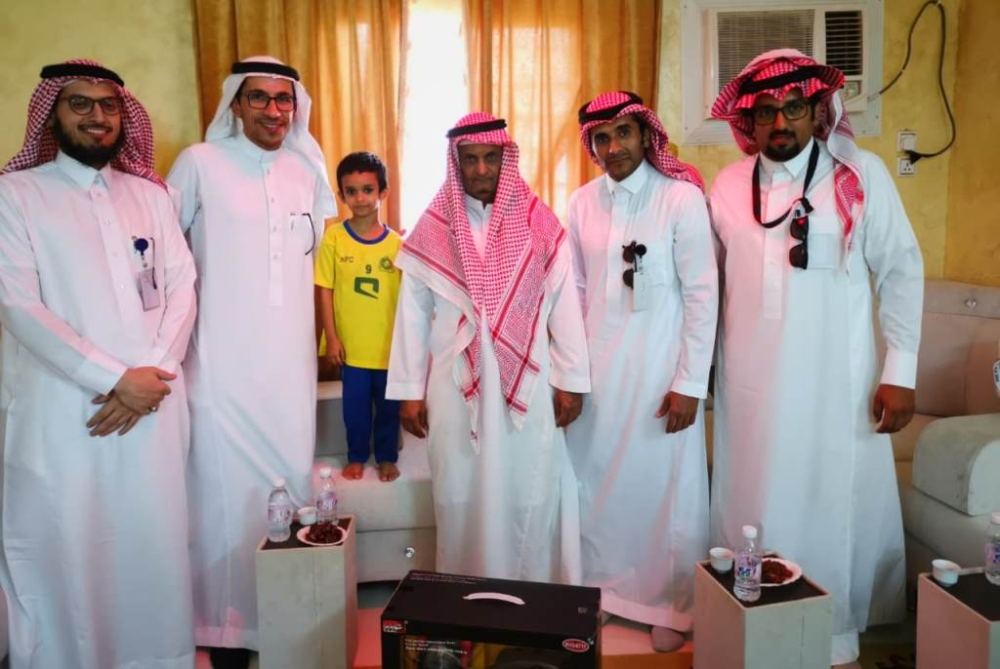  الفريق الطبي مع طلال