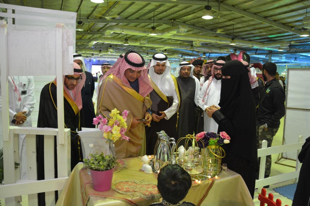 يطلع علي احدي المشاركات