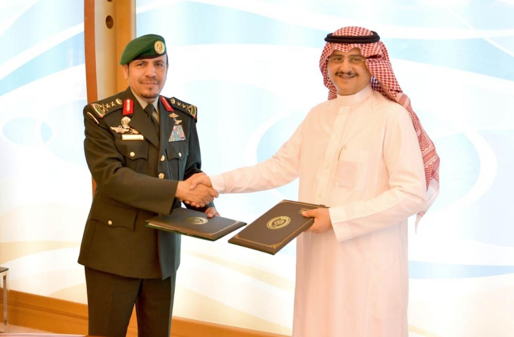بالصور معالي رئيس الحرس الملكي يطمئن على السبيعي صحيفة صدى الالكترونية