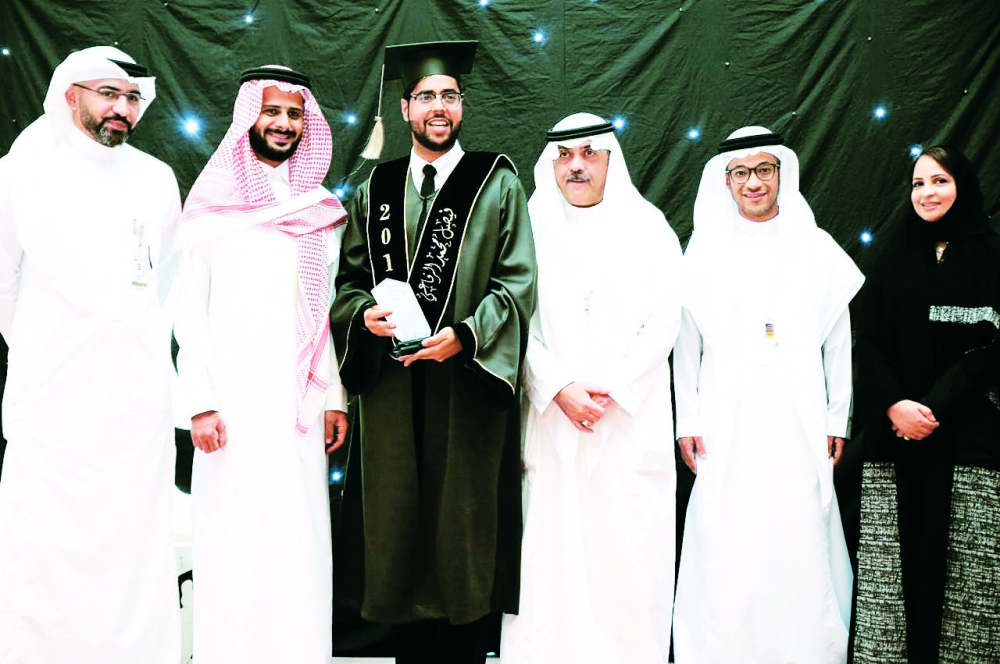 الرفاعي مع أعضاء بهيئة التدريس