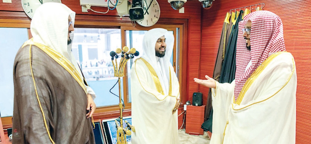 المؤذنون قبل رفع الأذان