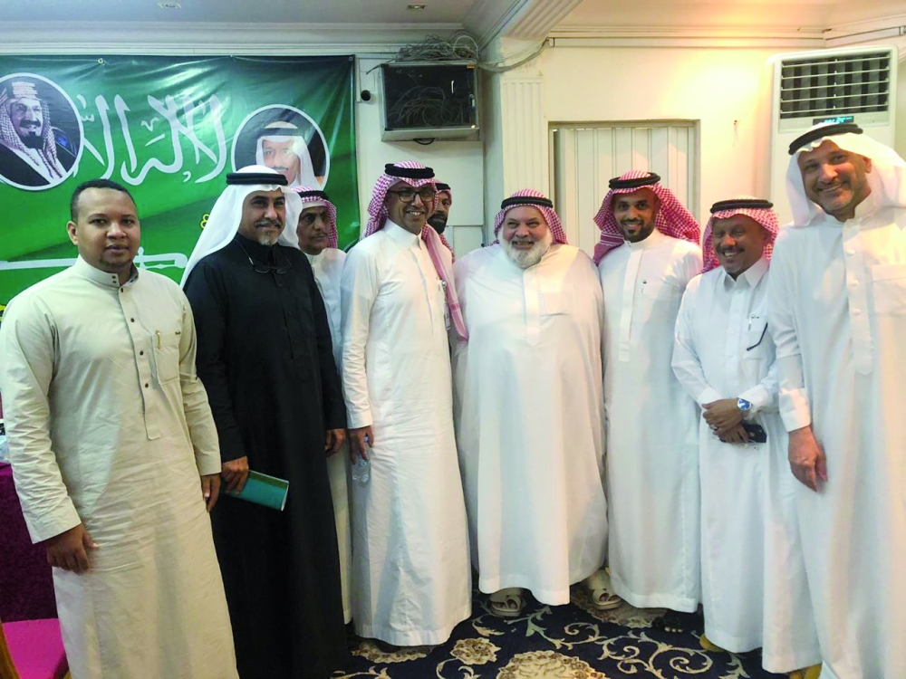 البعداني يتوسط الحاضرين للجمعية العمومية