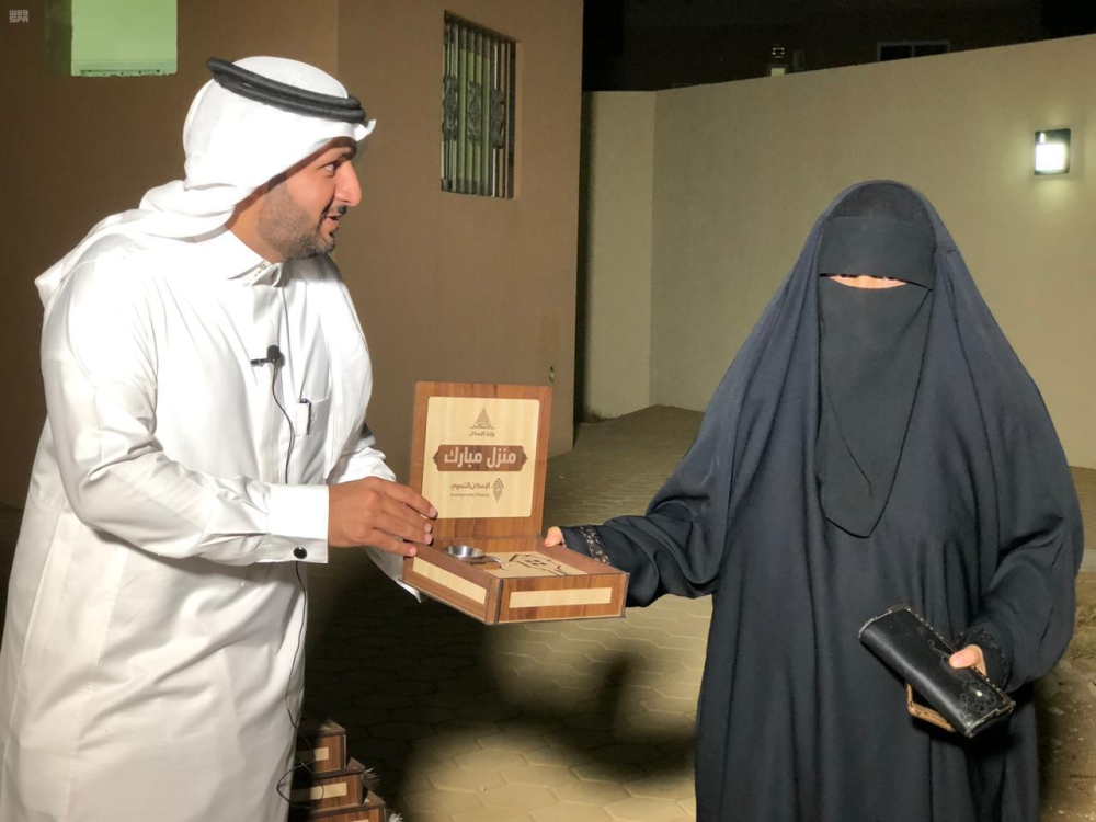 تسليم 26 وحدة سكنية للمستفيدين من خدمات جمعية البر بمركز ناوان المدينة