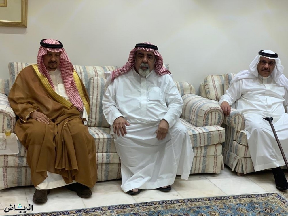 سمو أمير منطقة الرياض يقدم العزاء في وفاة حمود الرشيد رحمه الله المدينة