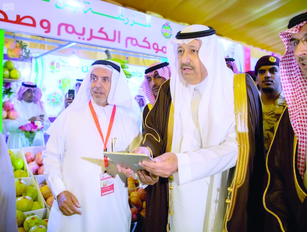 حسام بن سعود خلال افتتاح المهرجان