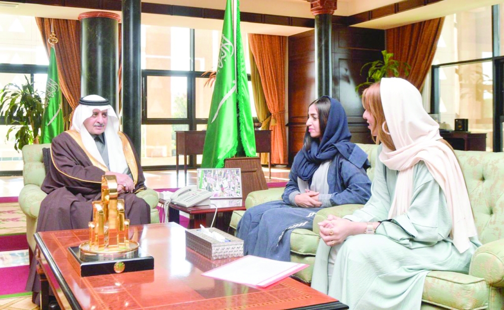 فهد بن سلطان خلال الاستقبال