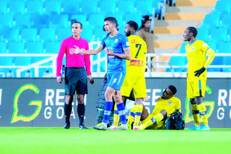 الطريس في مباراة التعاون والفتح