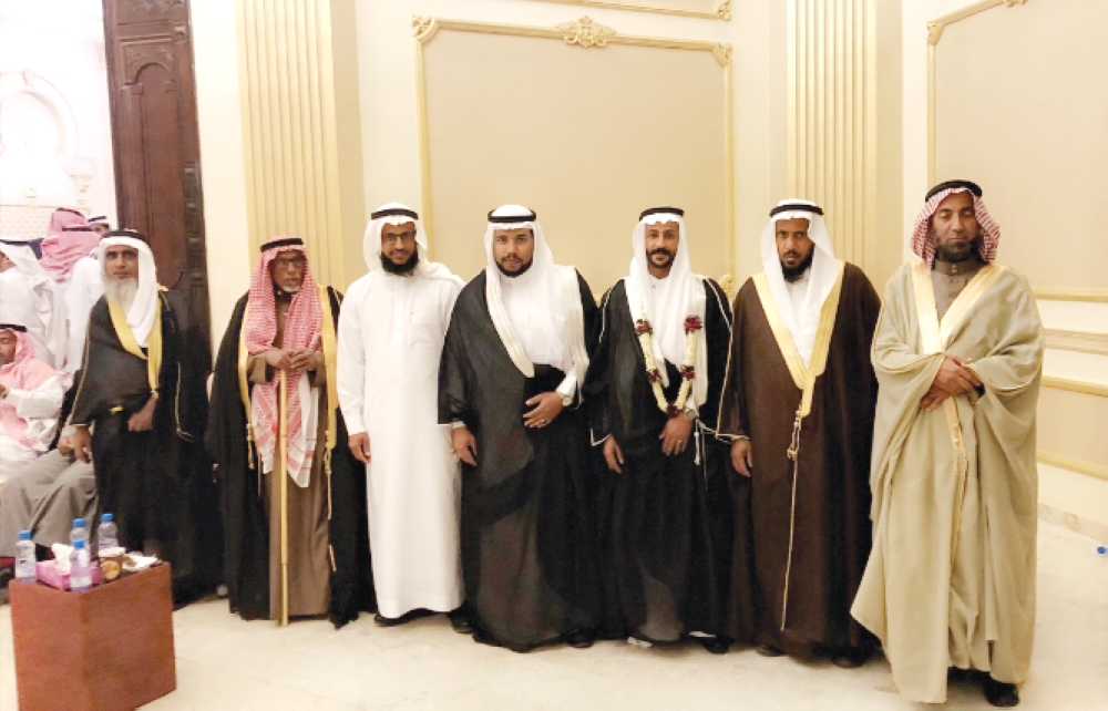 العريسان مع الأقارب