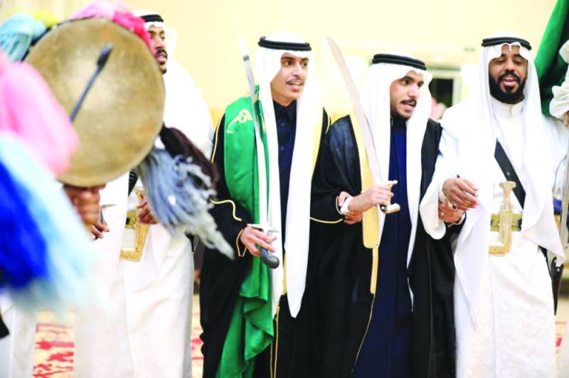 العريس أثناء العرضة 