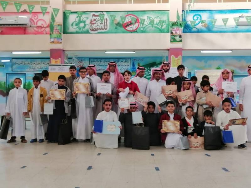 المكرمون في لقطة جماعية
