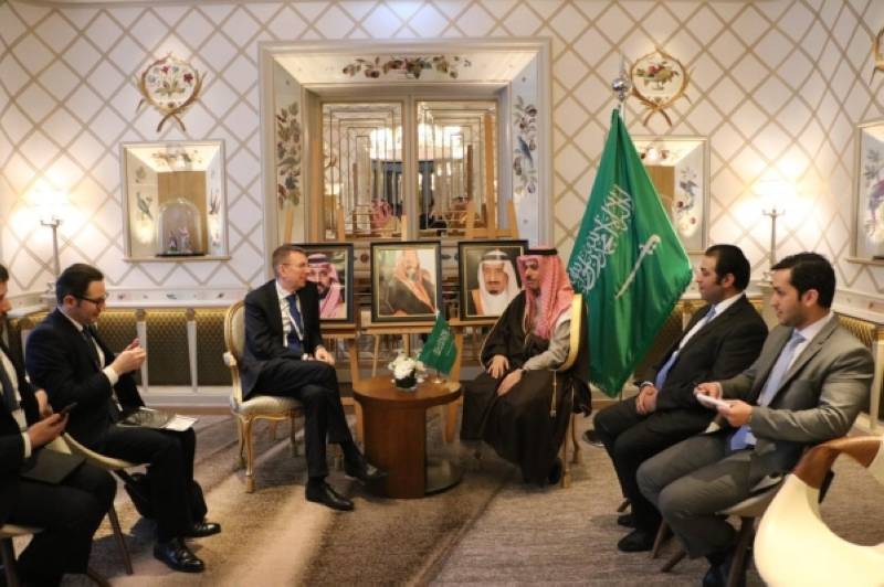 ابن فرحان يستقبل وزير خارجية لاتفيا 