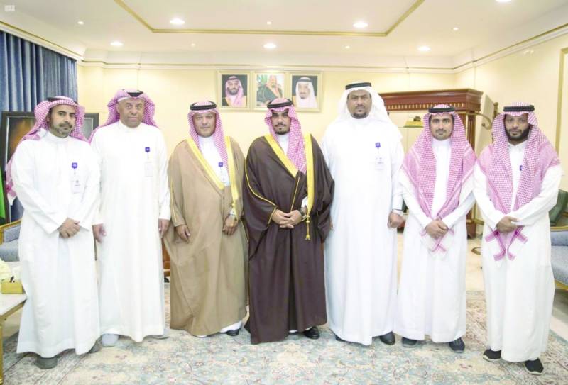 نائب أمير نجران مع مسؤولي الاتصالات