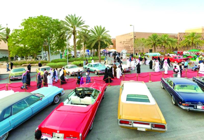 عشق السيارات الكلاسيكية يتحول لمهرجان عالمي في الدرعية المدينة