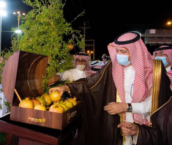 أمير الباحة يفتتح مهرجان الرمان وأكثر من 100 عارض يقدمون منتجاتهم المدينة