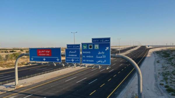 إفتتاح ازدواج الطريق الرابط بين الرياض الدمام السريع بالمدخل الجنوبي لمطار الملك فهد الدولي المدينة