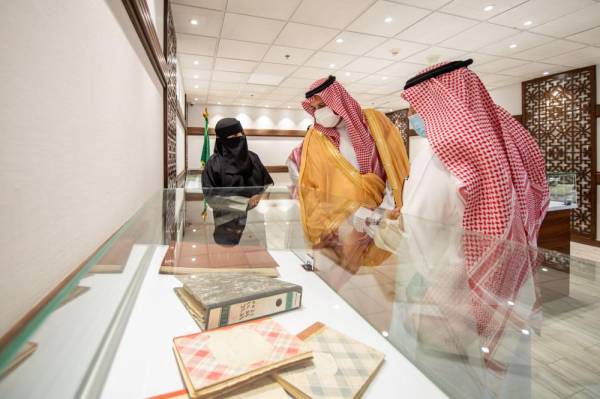 المدينة المنورة فيصل بن سلمان يدشن معرض الوثائق والمحفوظات المدينة