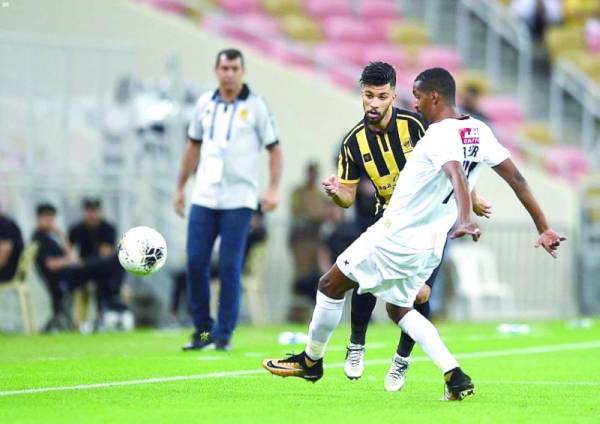 من مباراة الذهاب بين الاتحاد والشباب