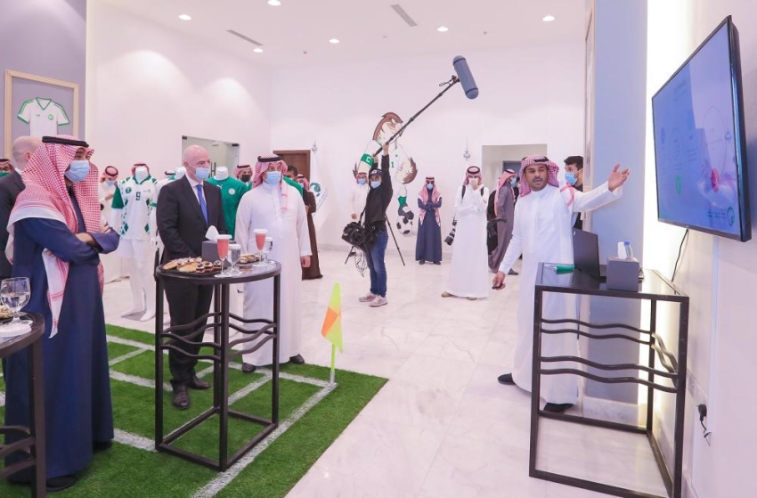 بحضور سمو وزير الرياضة.. إنفانتينو يستمع لشرح عن خطط اتحاد الكرة