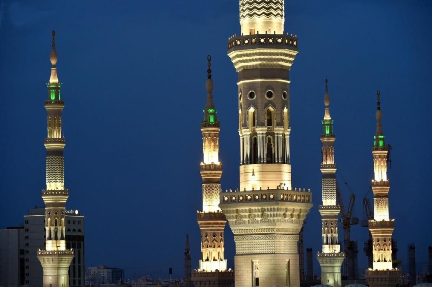 يوجد عدد من الماذن والقباب في المسجد الحرام والمسجد النبوي