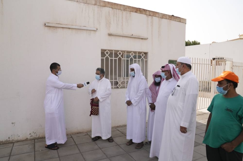 الأهالي أثناء حديثهم للمدينة