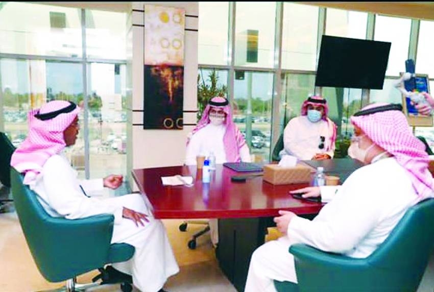 قيادات الخطوط أثناء استقبالها العتيبي
