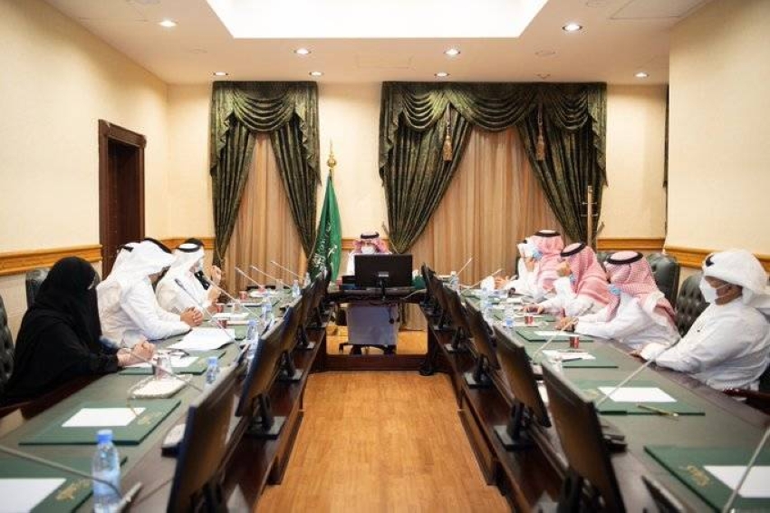 وكيل إمارة مكة مترئسا الاجتماع