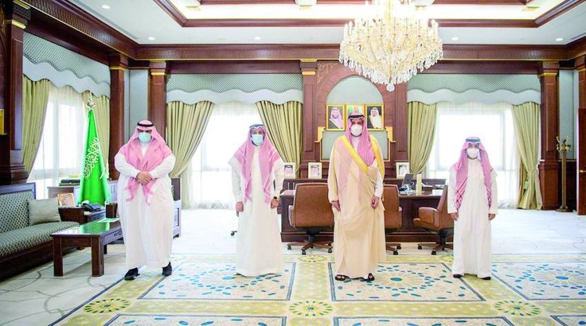 فيصل بن سلمان يعتمد جائزة التميز