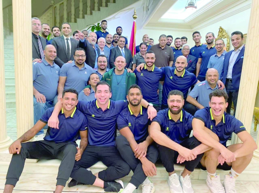 السفير هشام فتحي يتوسط بعثة الزمالك