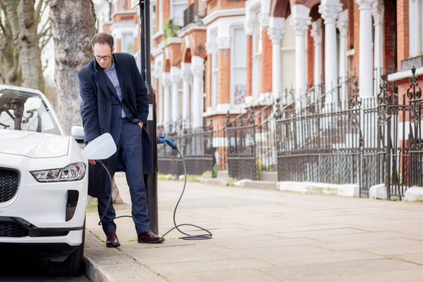 صورة نقاط شحن السيارات الكهربائية إلزامية في المنشآت الجديدة في بريطانيا