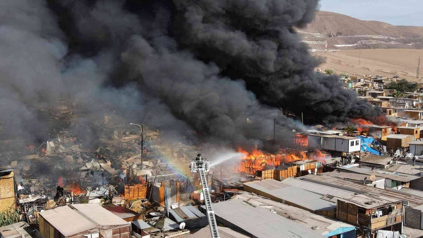 Fire engulfs a slum in Chile