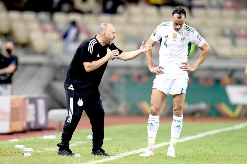 بلماضي يوجه تعليمات لمدافعه جمال بلعمري
