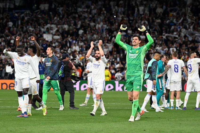 Real Madrid's Belgian goalkeeper Thibaut Courtois celebrates at the end of the UEFA Champions League semi-final second leg football match between Real Madrid CF and Manchester City at the Santiago Bernabeu stadium in Madrid on May 4, 2022. (Photo by PIERRE-PHILIPPE MARCOU / AFP)