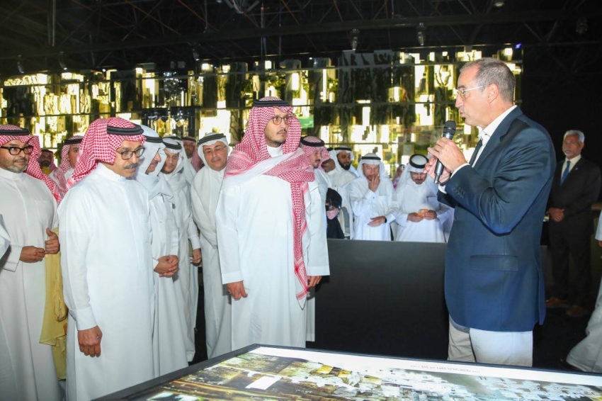 نائب أمير المنطقة الشرقية يدشن معرض   ذا لاين    (1)