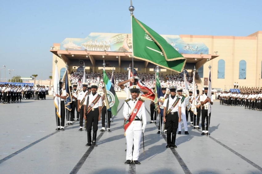 تخريج  دفعة    من طلبة معهد الدراسات الفنية للقوات البحرية (14)