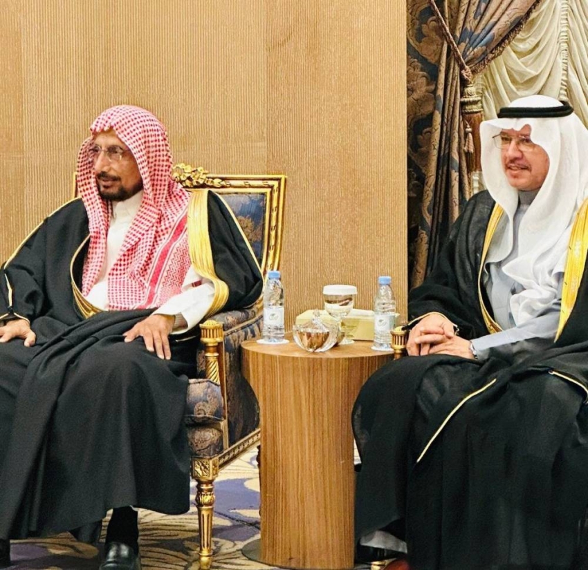 thumbnail_عم العريس مع أحد كبار المدعوين 