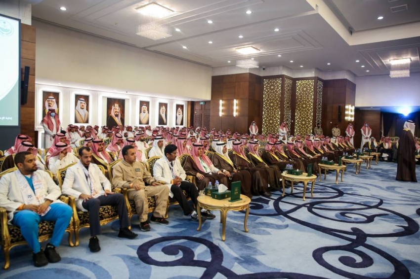 سمو امير الشرقية خلال استقبال جمعية العمل التطوعي بمجلس سموه الأسبوعي { (3)