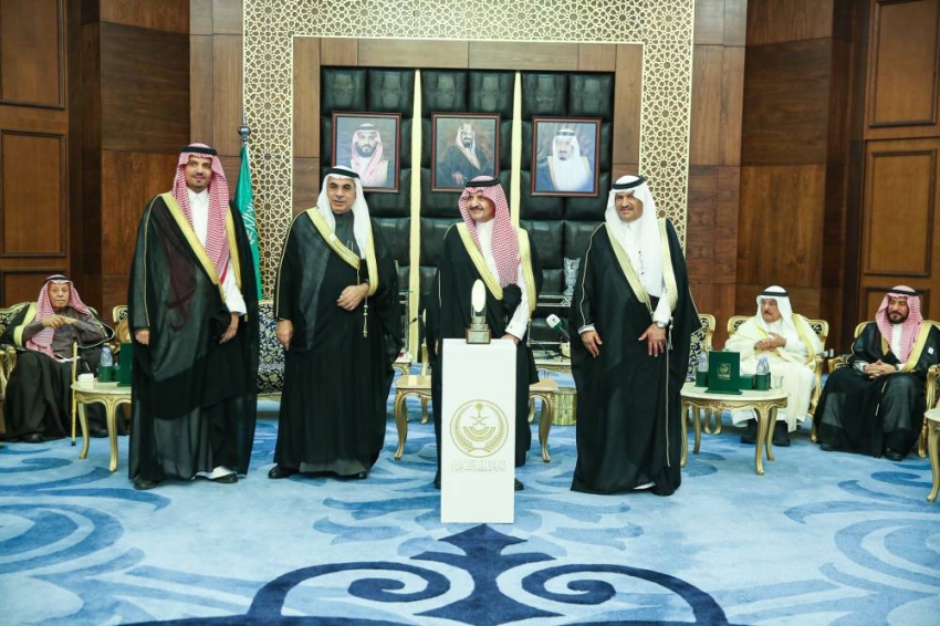 أمير الشرقية يكرم الفائزين بجائزة الإنسان أولاً (1)