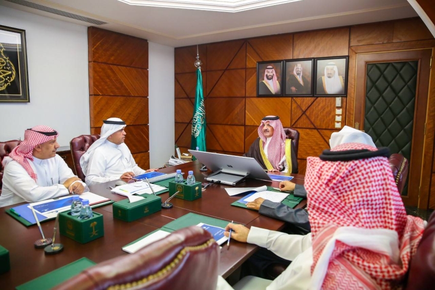 أمير الشرقية يستقبل رئيس شركة المياه الوطنية ويطلع على المشاريع المنفذة في المنطقة (1)