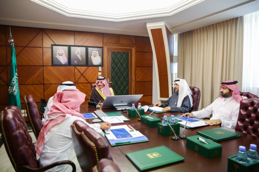 أمير الشرقية يستقبل رئيس شركة المياه الوطنية ويطلع على المشاريع المنفذة في المنطقة (3)