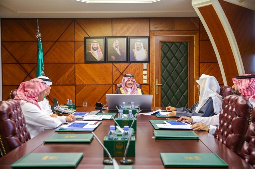أمير الشرقية يستقبل رئيس شركة المياه الوطنية ويطلع على المشاريع المنفذة في المنطقة (2)