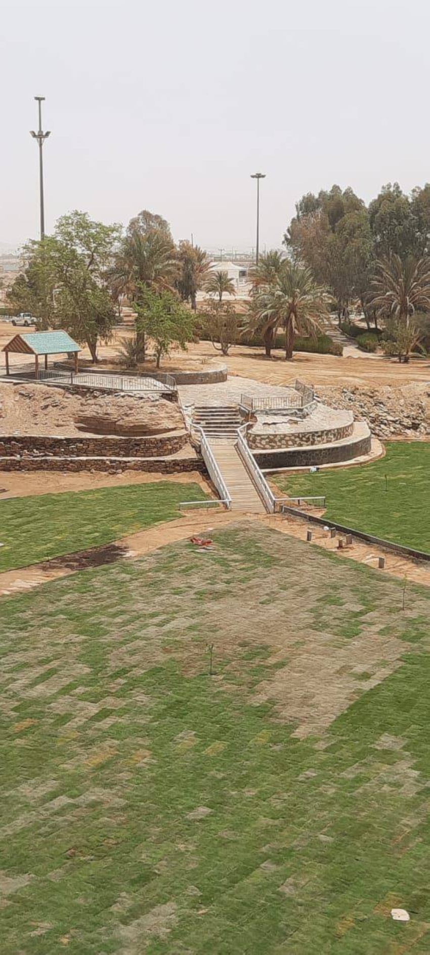 بلدية تيماء تُعيد تأهيل منتزه الأمير فهد بن سلطان بالمسطحات الخضراء 