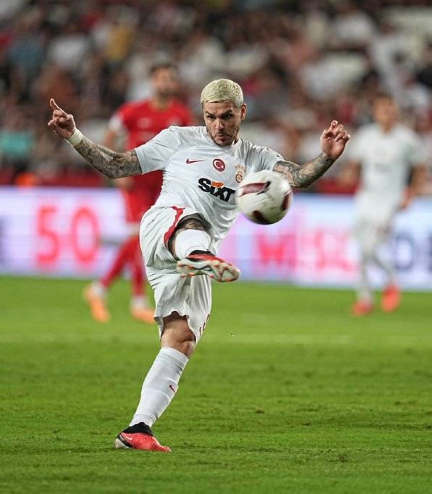 ايكاردي لاعب جلطة سراي