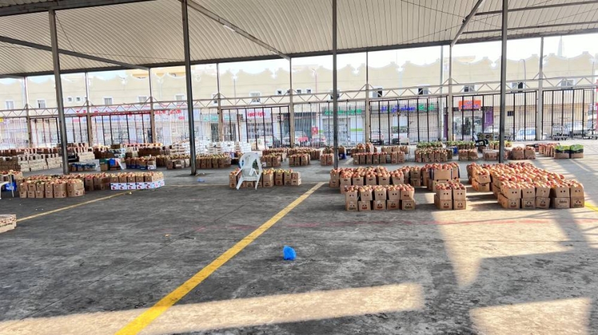 منتجات المزارعين من الفواكة الموسمية بعد اخراج المزارعين