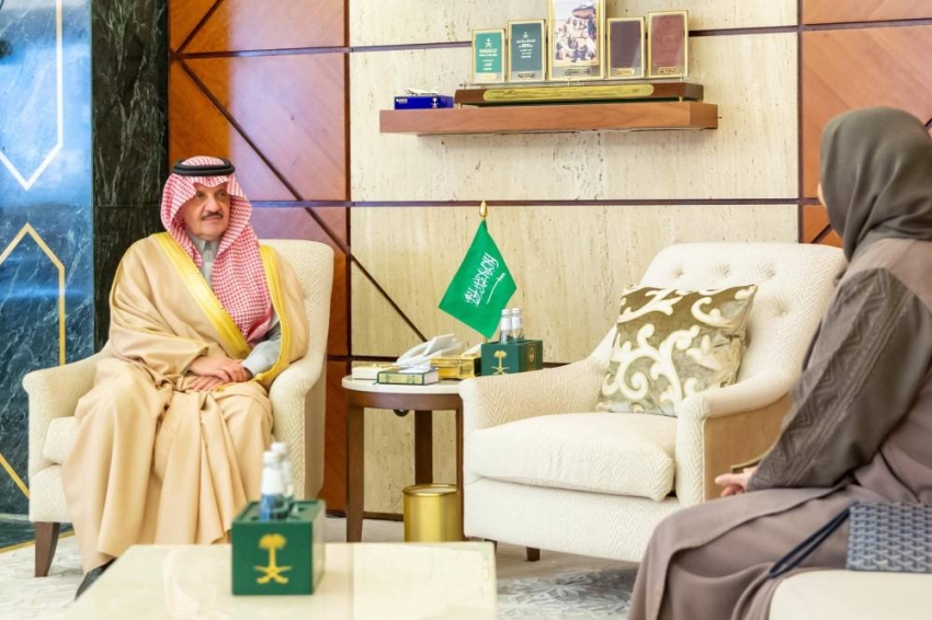 أمير الشرقية يستقبل مدير عام الأحوال المدنية بالمنطقة الشرقية (2)