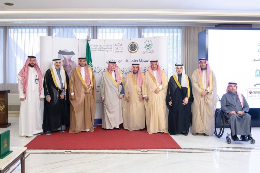الامير سعود بن نايف يكرم جمعية البركة الخيرية  (1)