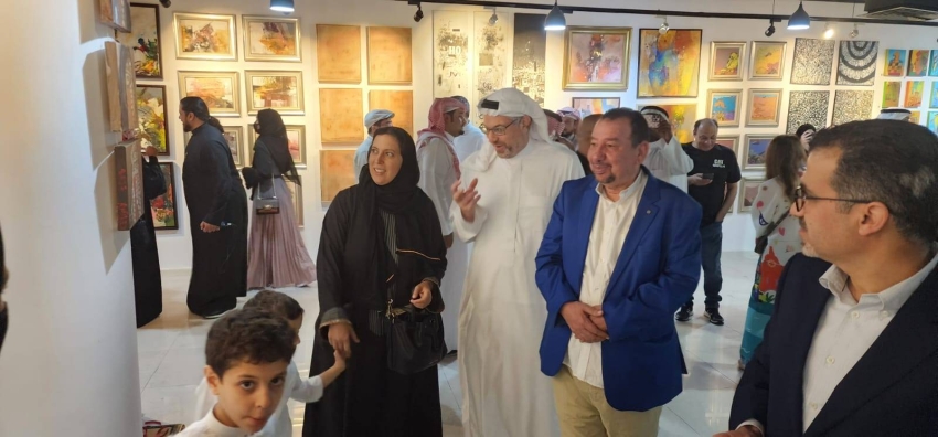المعرض يضم لوحات فنية جميلة ويستمر لمدة شهر